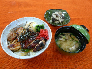 10月22日　鶏照焼き丼.JPG